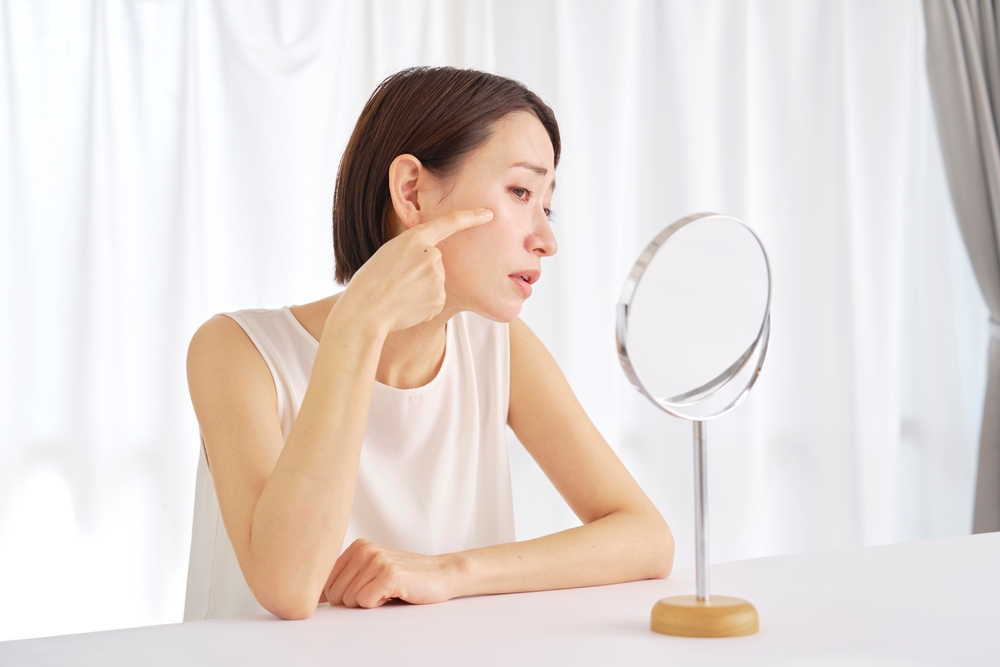 繰り返す大人ニキビの予防法はある？原因やケア方法、思春期ニキビとの違いも解説